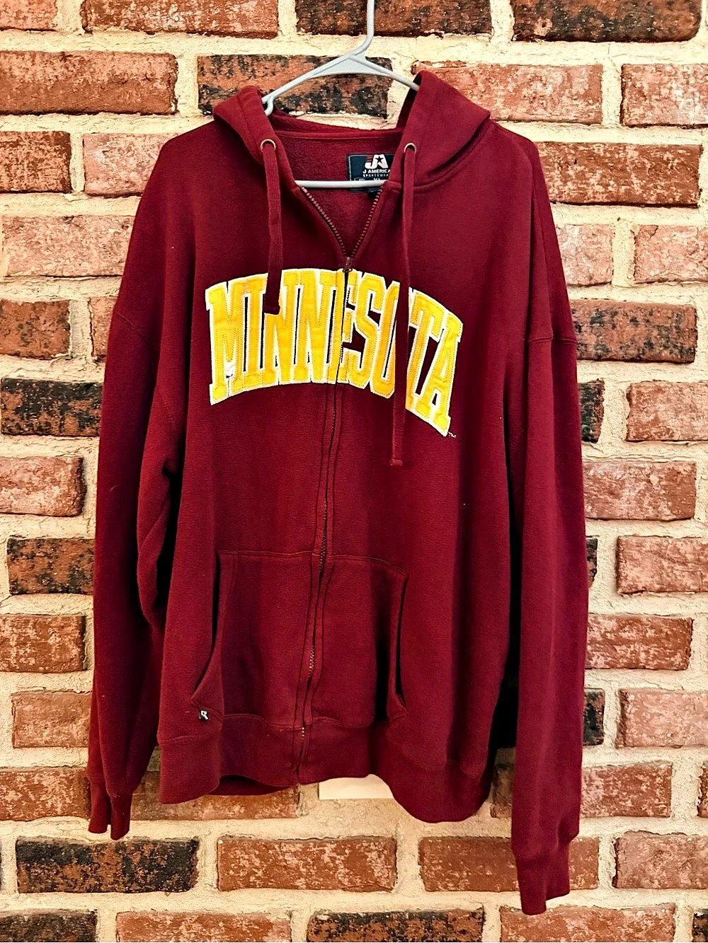 Minnesota Zip Front Graphic Hoodie in Burgundy Like New